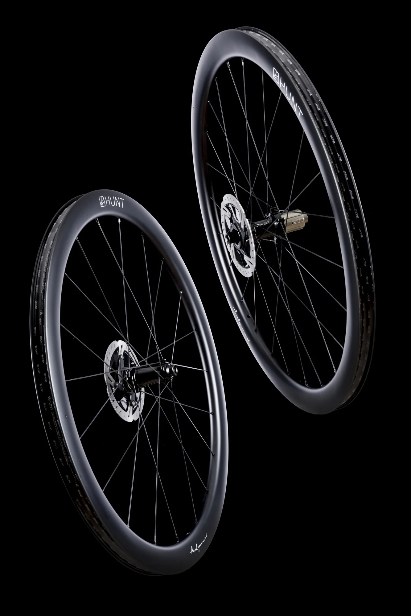 HUNT 44 Aerodynamicist Carbon Disc Single Wheel - Image 11