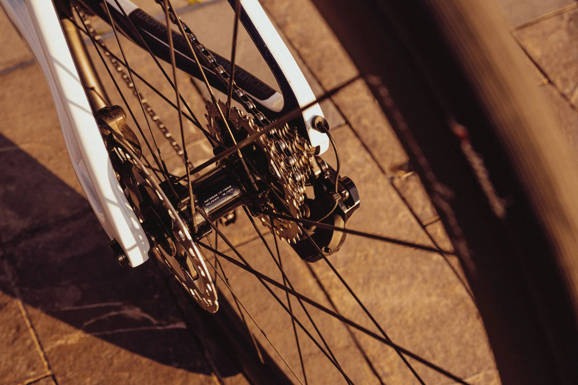 HUNT 44 UD Carbon Spoke Disc Wheelset - Image 9
