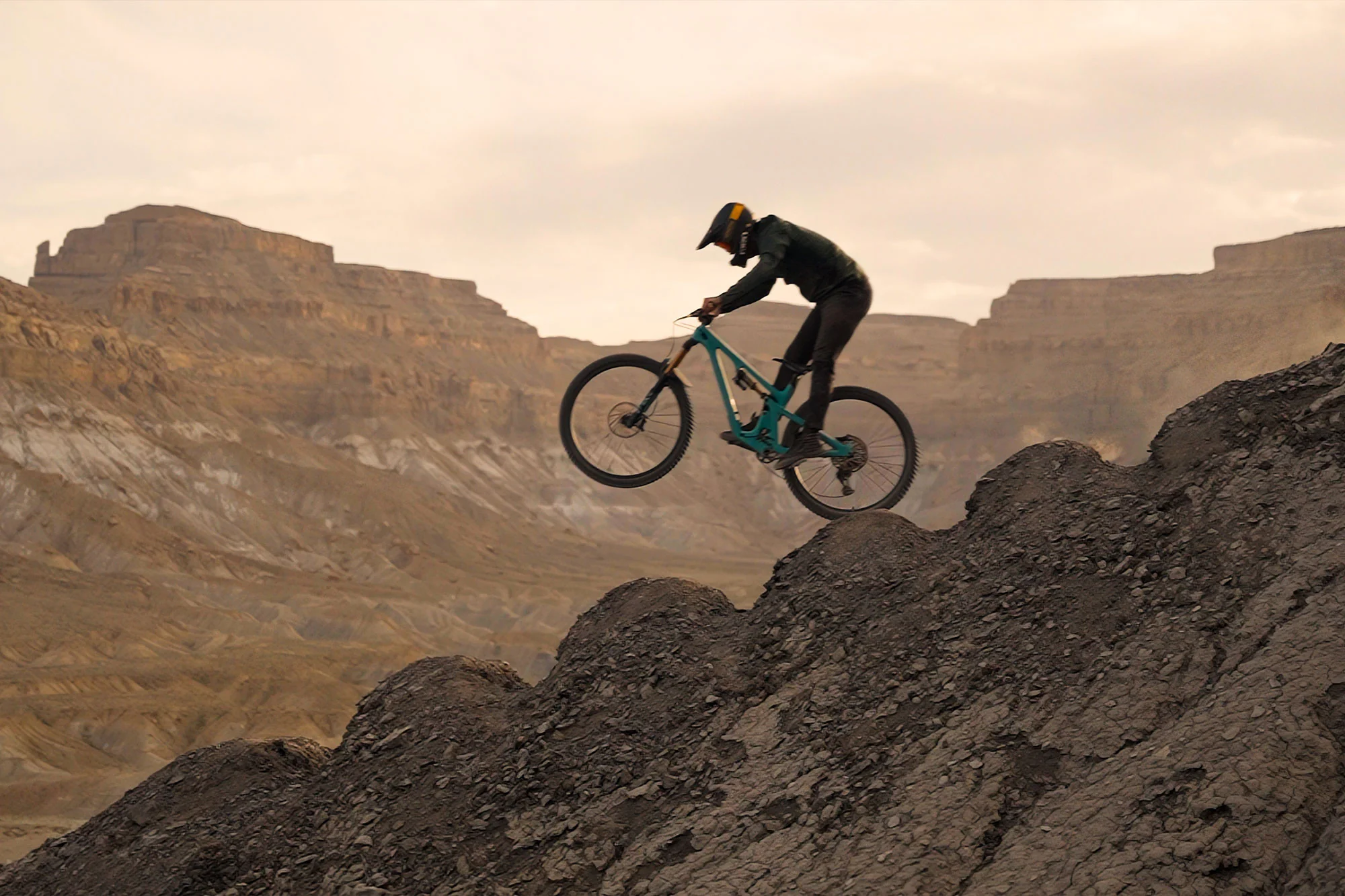 HUNT Enduro Wide MTB Mullet Wheelset - Image 9