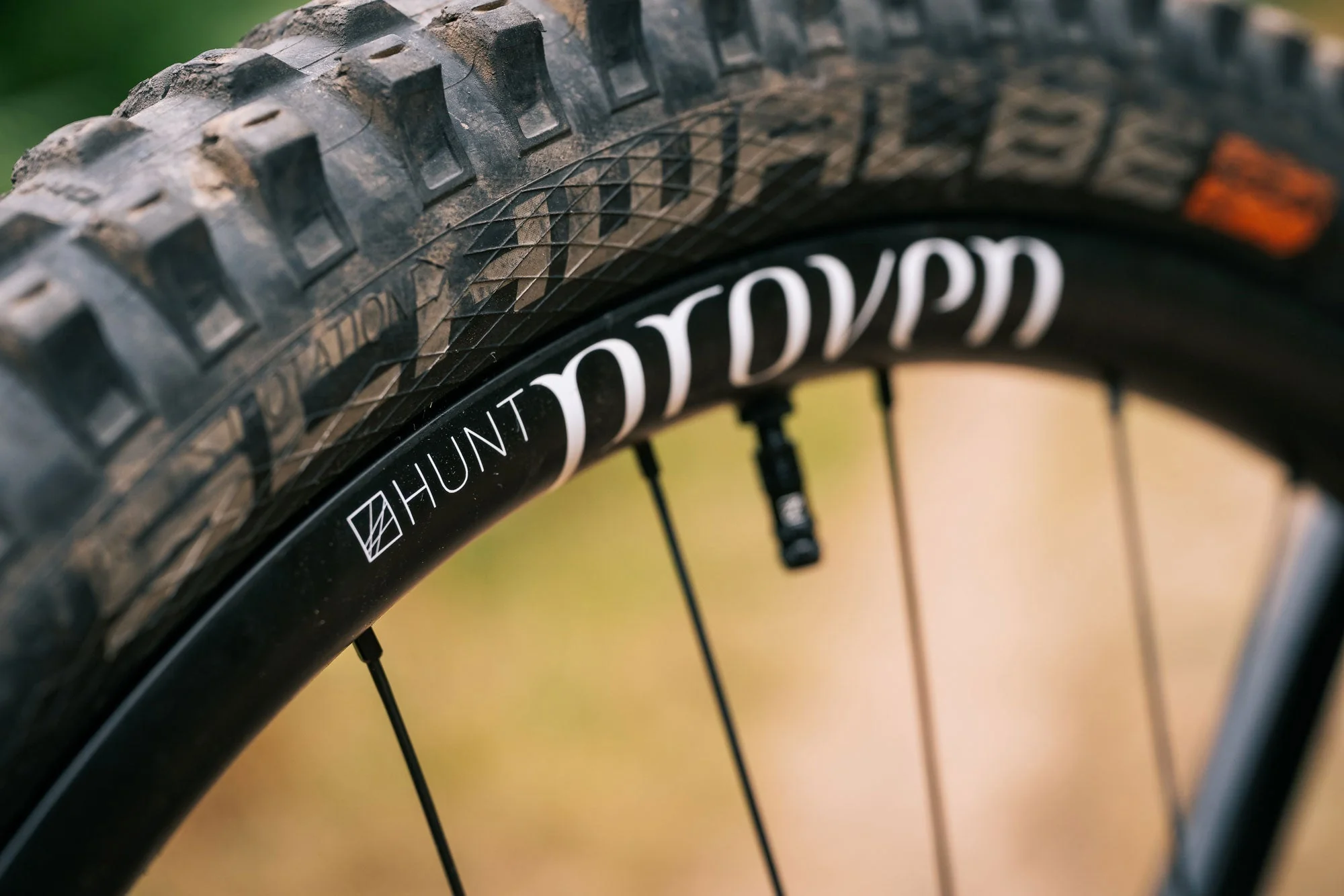 RE:NEW HUNT Proven Carbon Race Enduro 27.5 Wheelset - Image 5